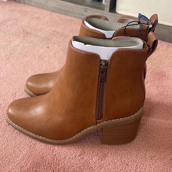Universal Thread Bristol Booties cognac Target heeled brown New - Picture 3 of 5